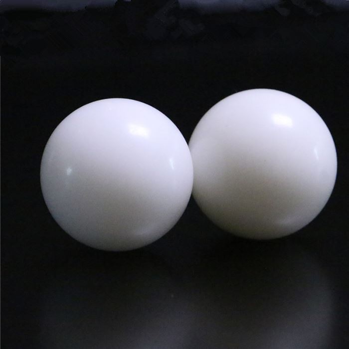 Pom Plastic Ball (1)